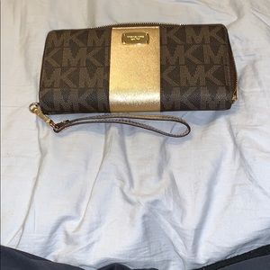 Used Michael Kors wristlet/wallet